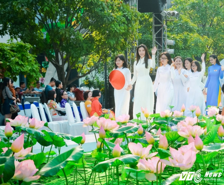 A khoi xinh dep khoe eo thon, dang chuan trong Le hoi ao dai 2017 - Anh 8