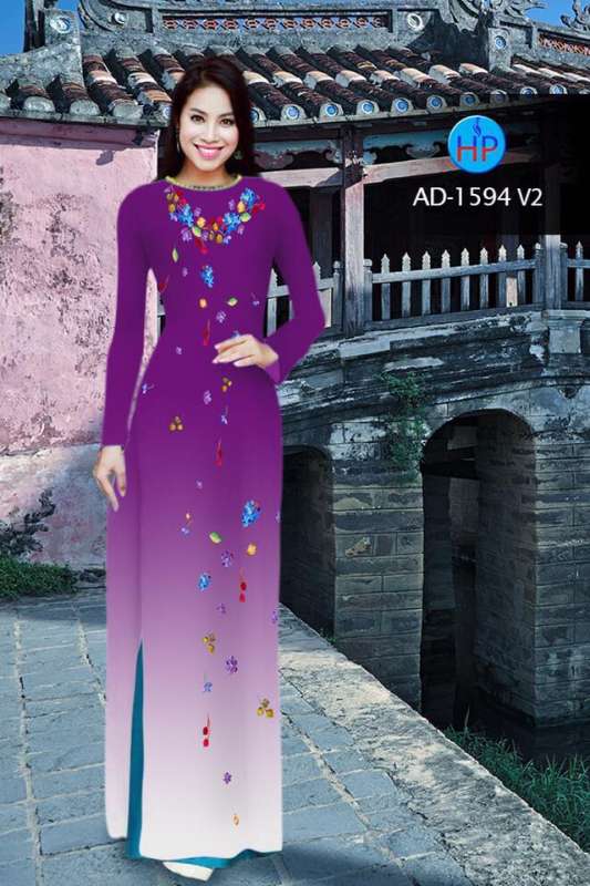 Vải áo dài hoa nhỏ chạy dọc