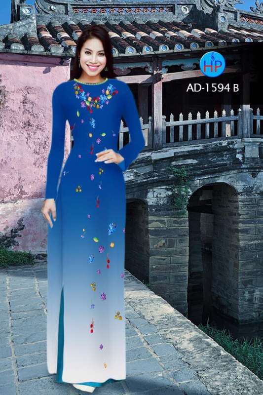 Vải áo dài hoa nhỏ chạy dọc