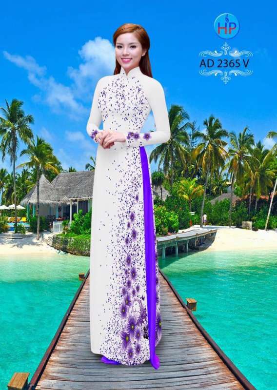 Vải áo dài hoa nhỏ chạy dọc