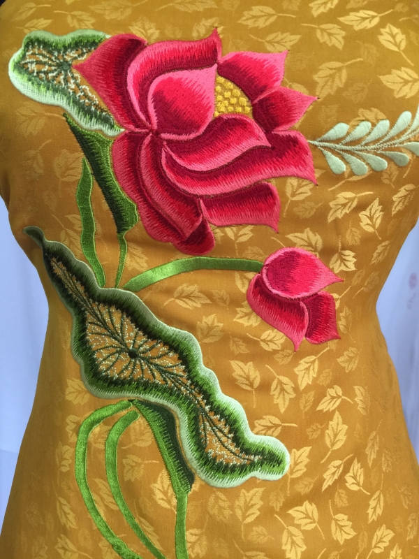Vải áo dài tơ tằm thêu hoa sen