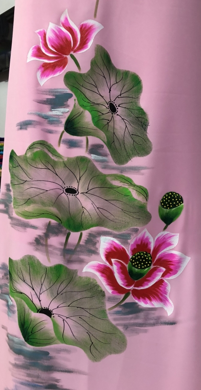 Vải áo dài vẽ hoa sen