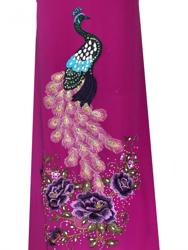 Vải áo dài kết đá chim công