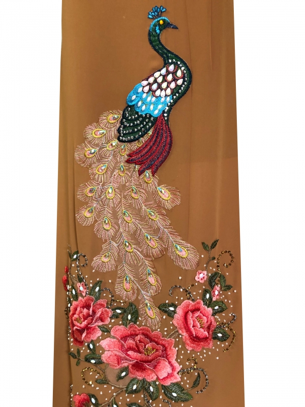 Vải áo dài kết đá chim công