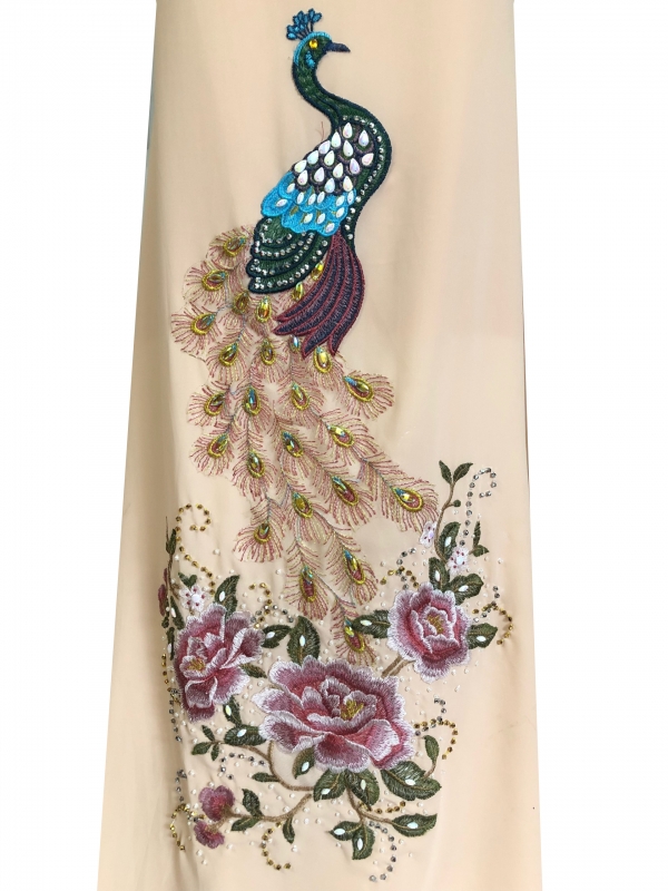 Vải áo dài kết đá chim công