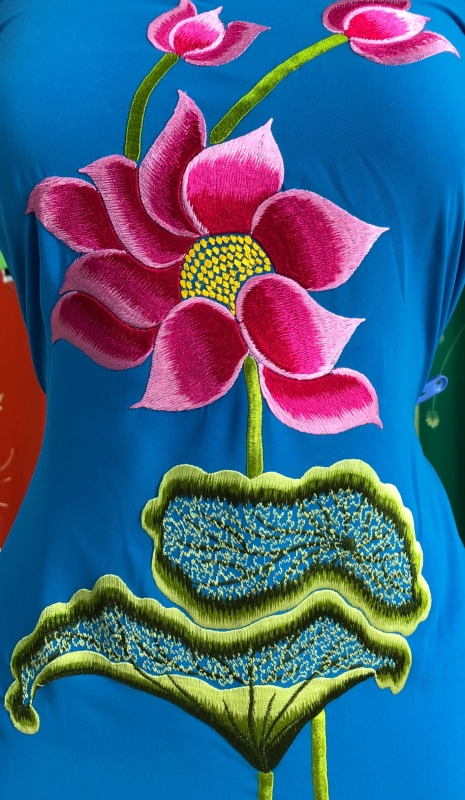 Vải áo dài thêu hoa sen
