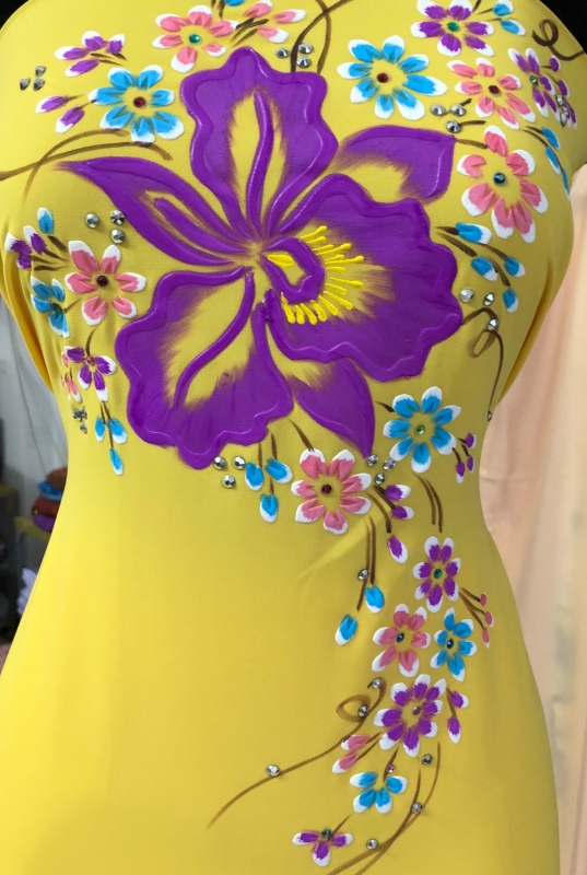 Vải áo dài vẽ hoa nổi