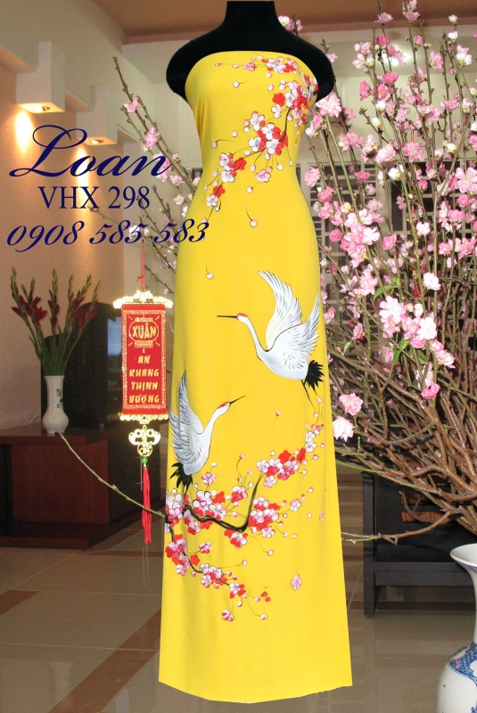 Vải áo dài vẽ hoa ngày Tết
