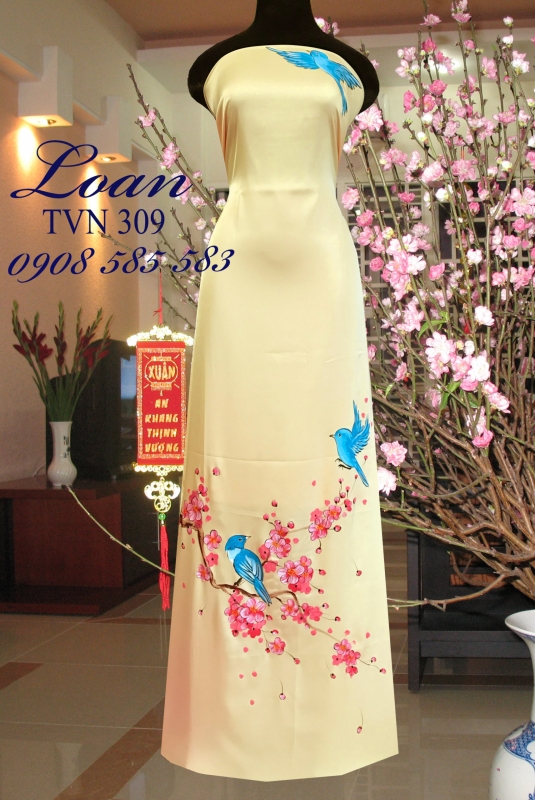 Vải áo dài vẽ cành Đào