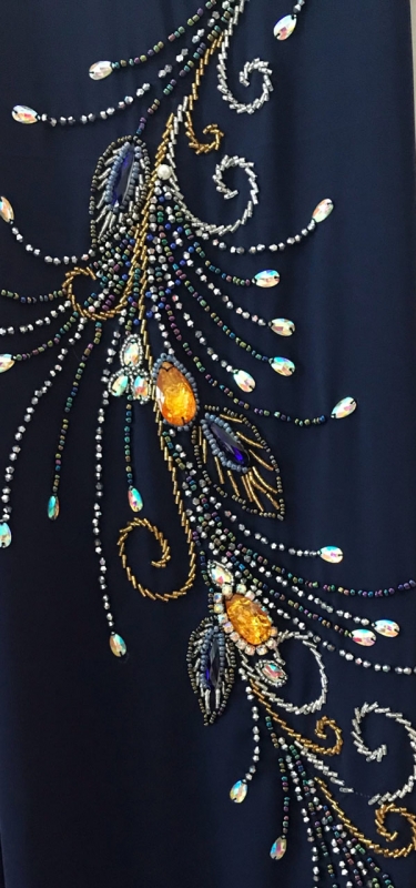 Vải áo dài đuôi Công kết đá