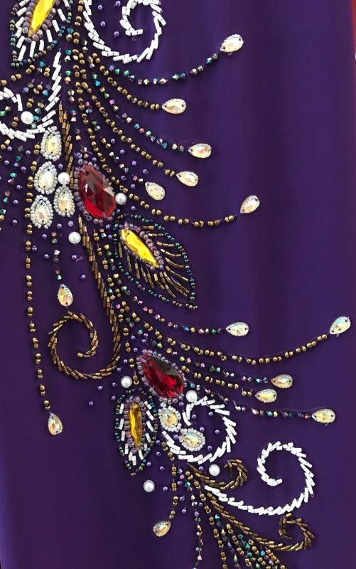 Vải áo dài đuôi Công kết đá