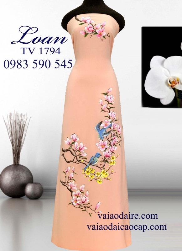 Vải áo dài Thái Tuấn vẽ hoa Anh Đào